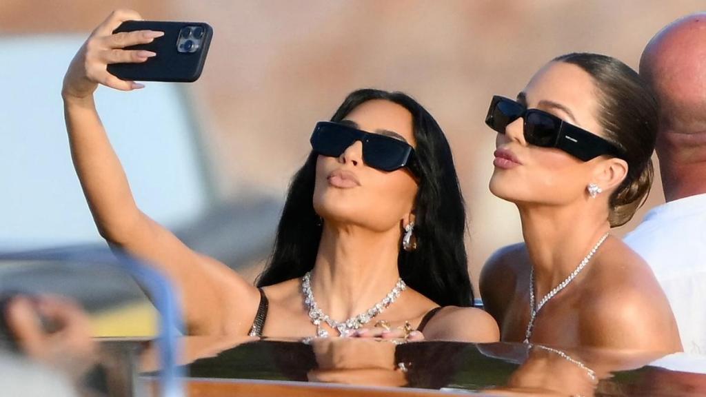 Kim Kardashian's Teenage Photo Has Khloe Kardashian Questioning Her Childhood
