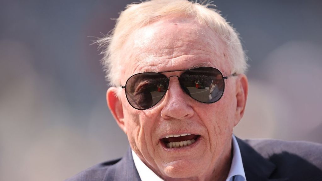 NFL Reportedly Fined Cowboys Owner Jerry Jones $250K For Obscene Gesture
