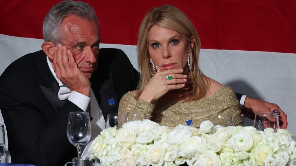 Cheryl Hines Comments Olivia Nuzzi Sexting Scandal RFK Jr