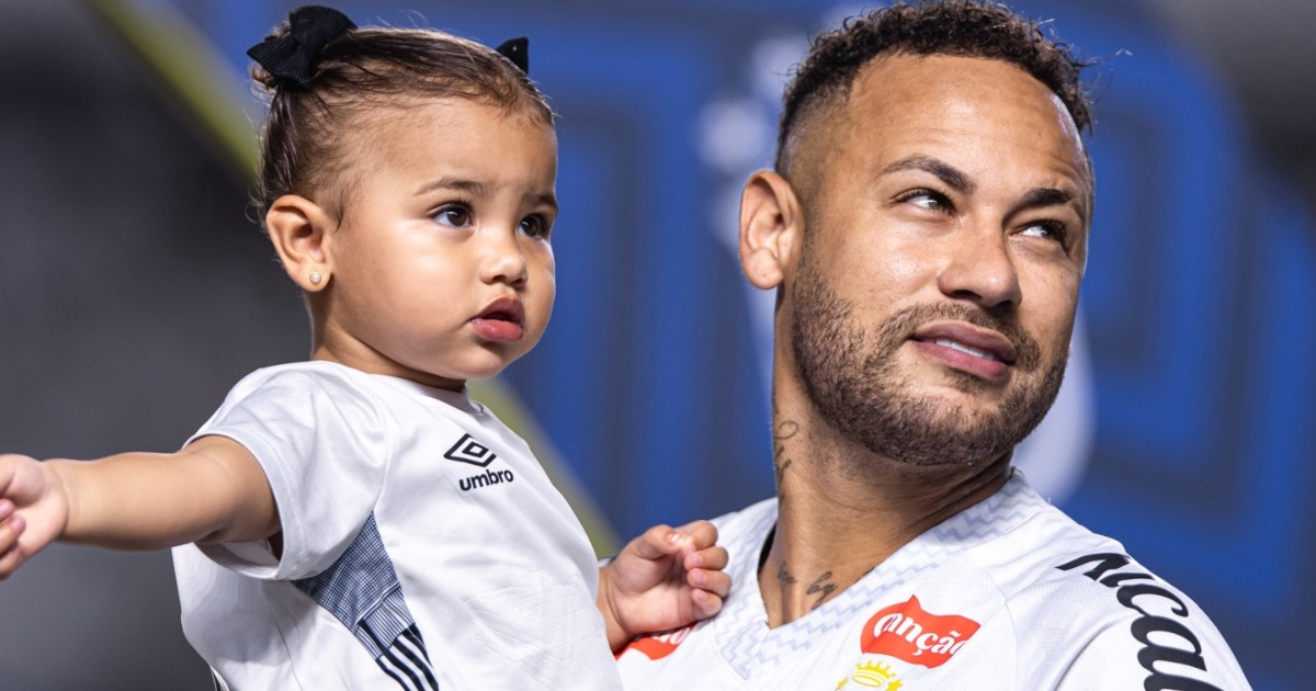 Neymar Comes to Daughter’s Rescue Amid Football Mishap in Viral Clip