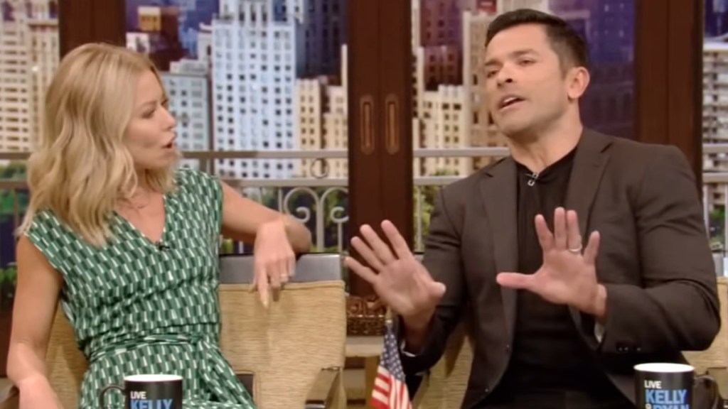 Kelly Ripa Airport Divorce Mark Consuelos Argument Fight