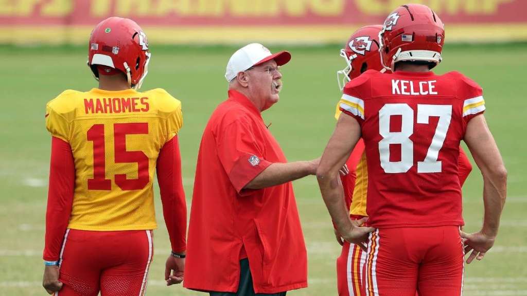 Fans React to Andy Reid’s Response After Travis Kelce’s Terrifying Fall
