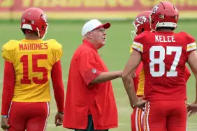 Fans React to Andy Reid’s Response After Travis Kelce’s Terrifying Fall