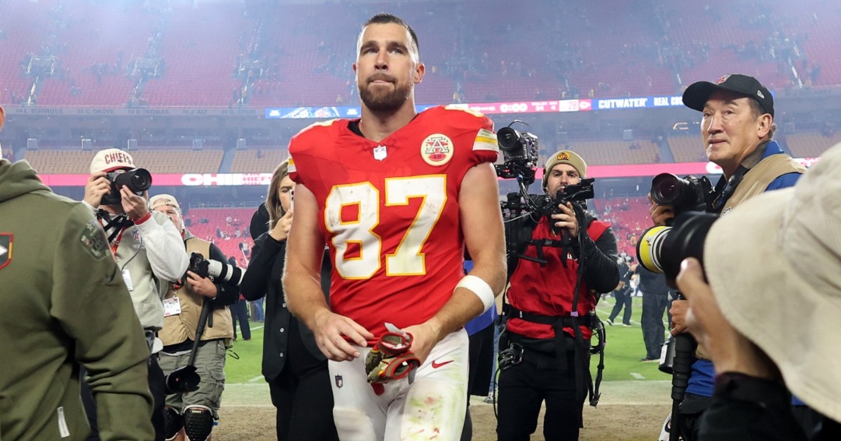 Travis Kelce’s Reaction During Anthem Has Fans Talking