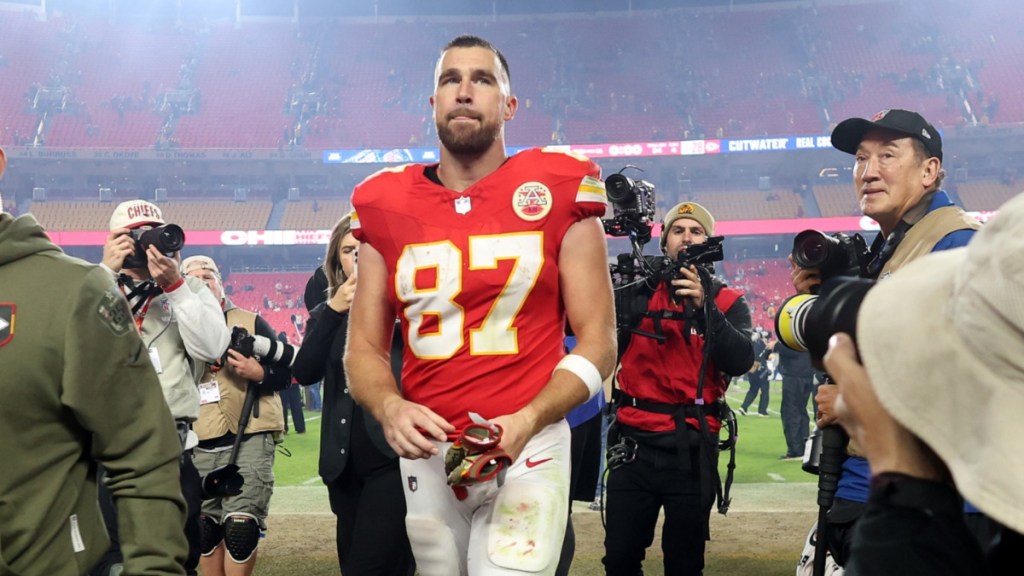 travis kelce chiefs game anthem