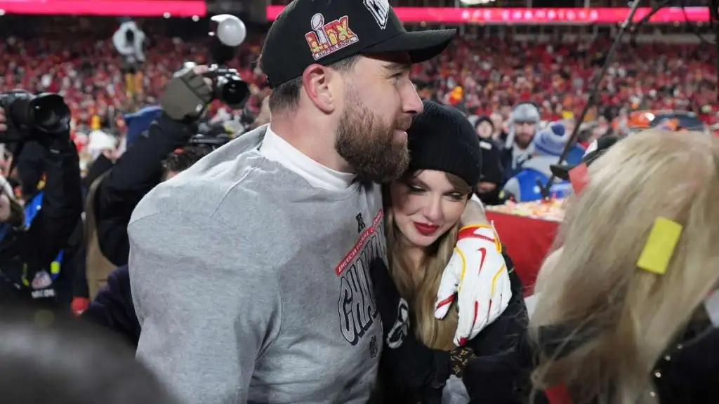 Taylor Swift Denies Turning Down Super Bowl Show Because of Travis Kelce