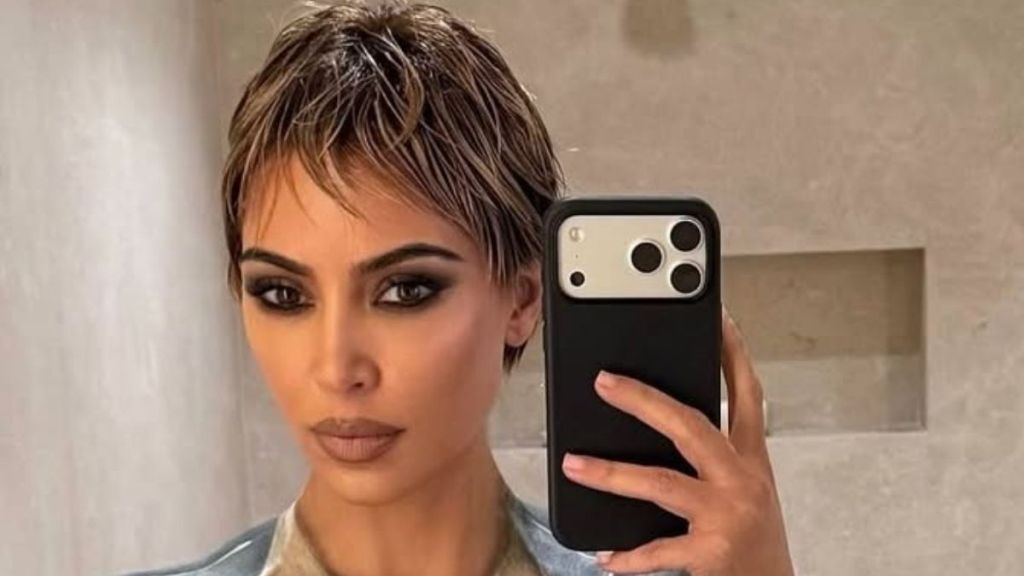 Photos: Kim Kardashian Turns Into an Art Piece With Body Paint Glam