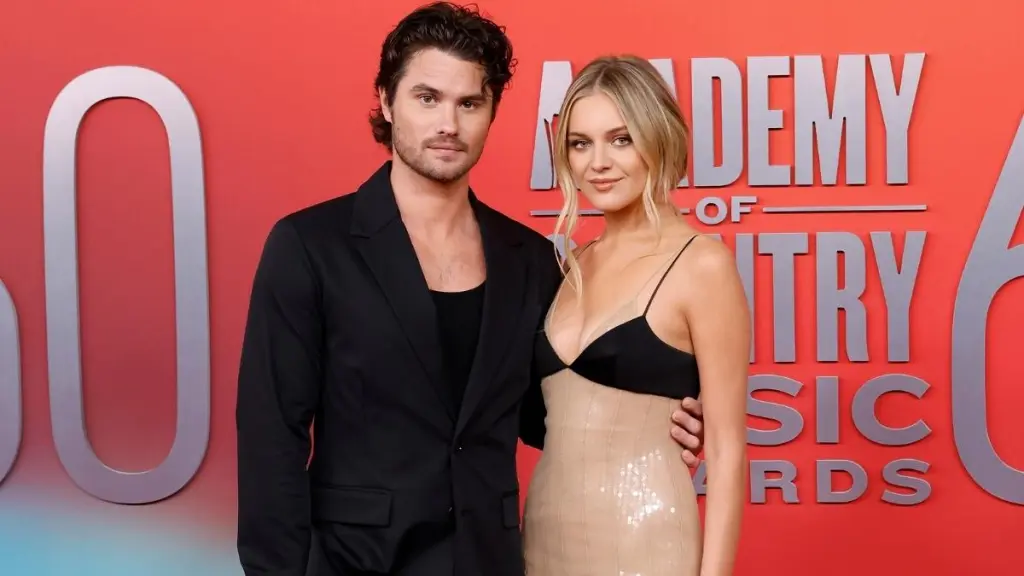 ‘Loved-Up’ Kelsea Ballerini & Chase Stokes Fuel Reconcilation Rumors — Source