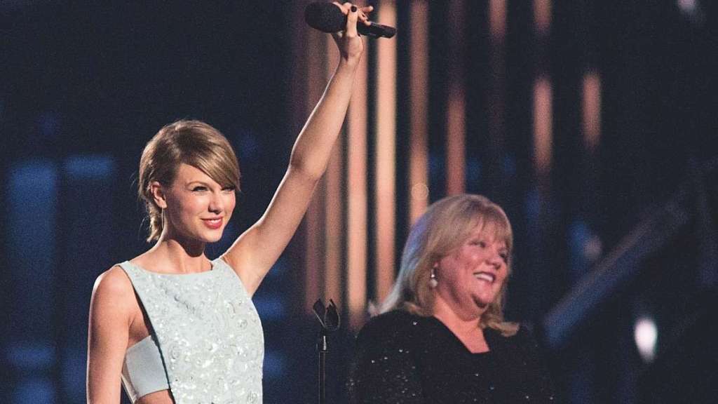 Taylor Swift's Mom Says This About Travis Kelce