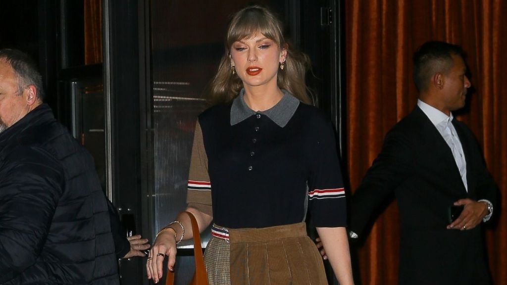 Taylor Swift's Paparazzi Photos in Jewelry Worry Experts