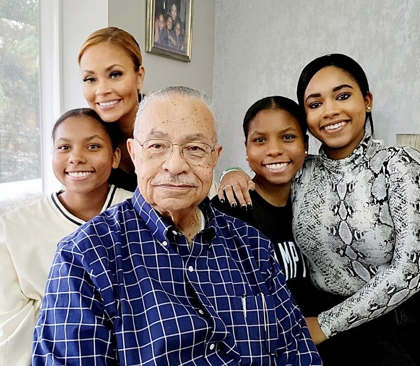 Gizelle Bryant, her father, and her daughters