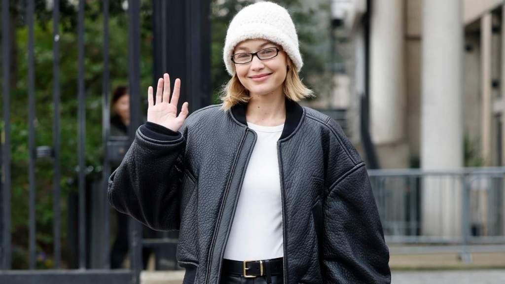 Photos: Gigi Hadid's Coat & Sweatpants Look Is Cozy Done Right