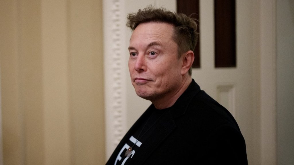 Elon Musk Open for Grok AI & Apple Collab To Improve Siri