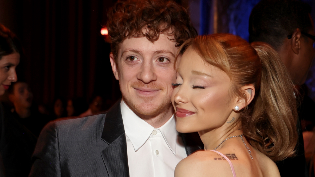 Ariana Grande & Boyfriend Delaying Breakup News for a Reason — Source