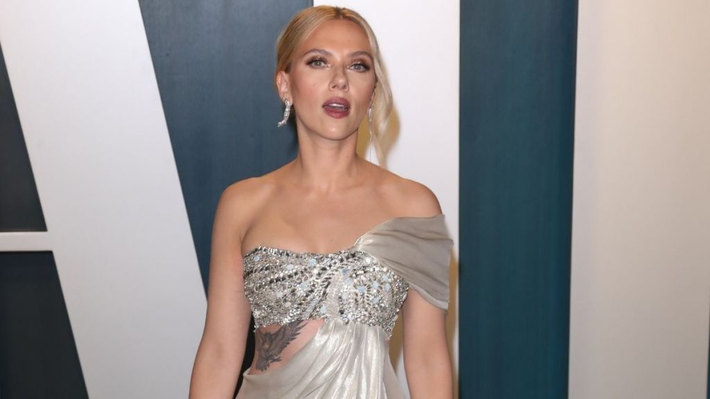 Don’t Miss: Scarlett Johansson Shows the ‘Magic of Minimal'