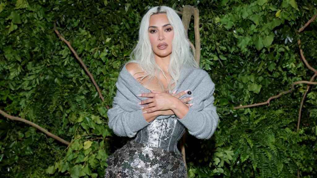 Kim Kardashian's Wet Blonde Look Isn't Entirely Blonde in Photos