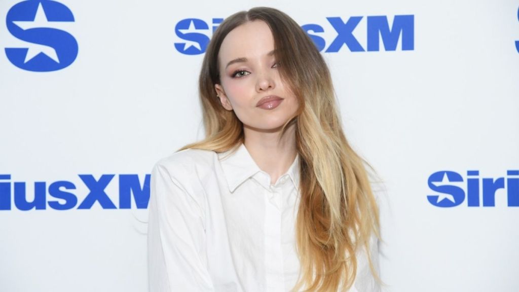 Don’t Miss: Dove Cameron Is an Office Siren in Miniskirt & Bralette