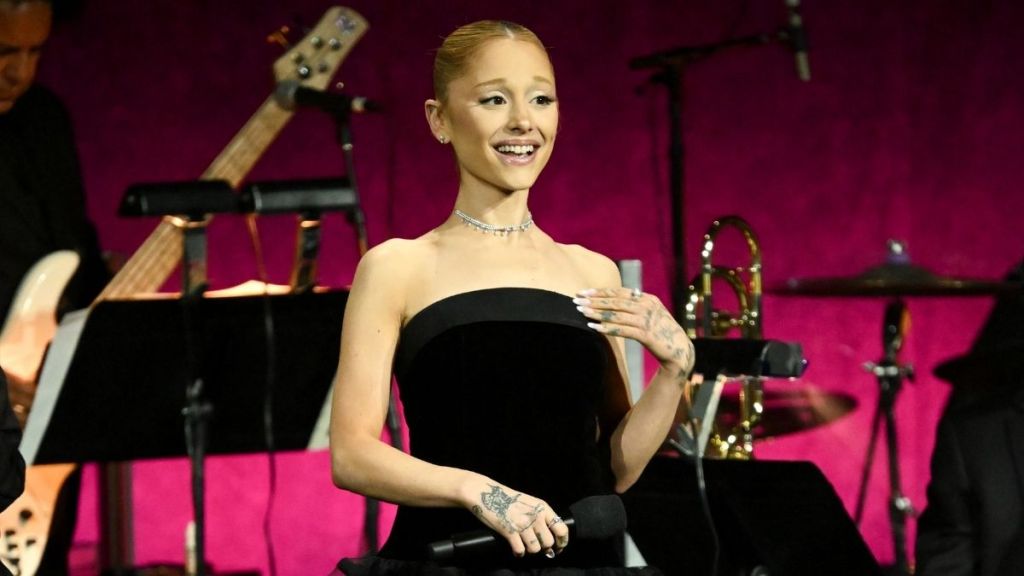 Ariana Grande Wins Minimalistic Glam in Strapless Dress