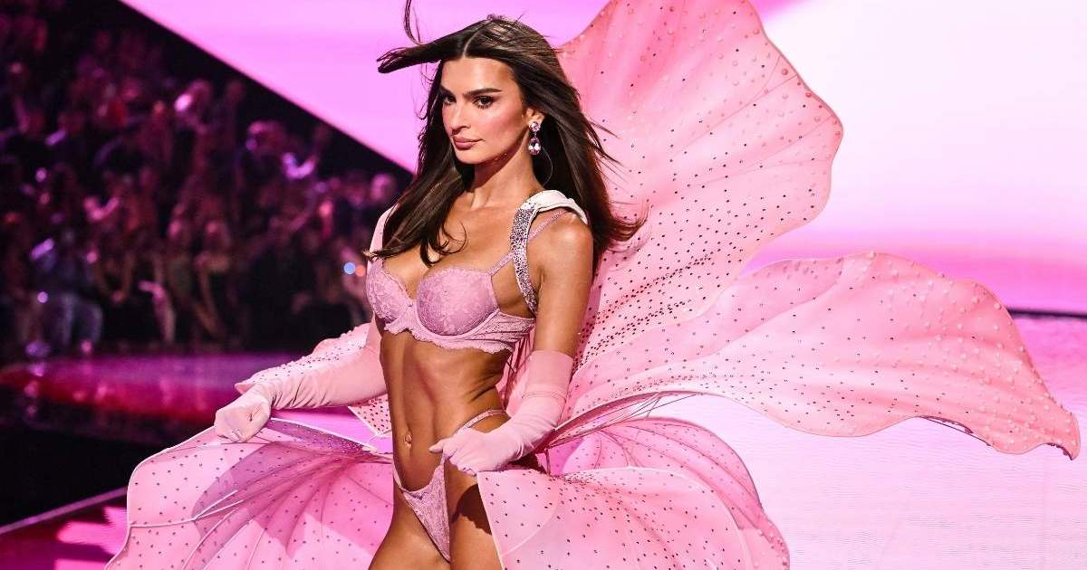 Emily Ratajkowski Is Holiday Season Ready in Red Lacy Lingerie