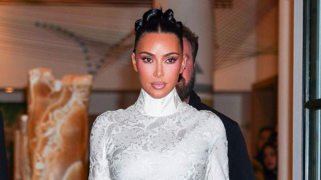 Khloe Kardashian Thinks Kim Kardashian 'Stuns' in Sheer Lace Dress