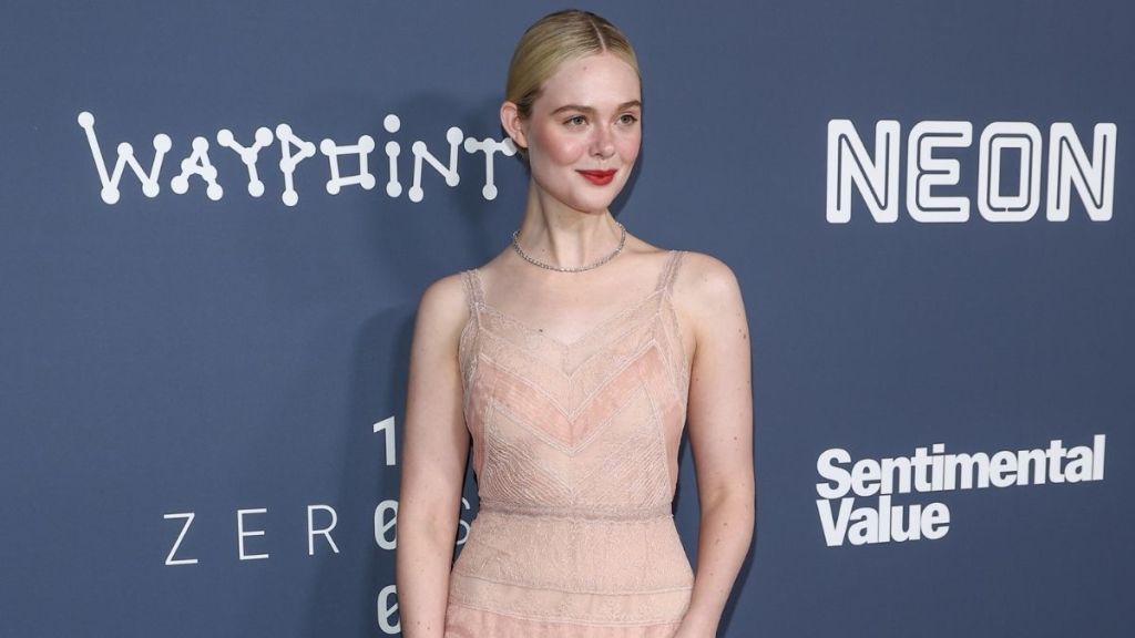 Elle Fanning's Lace Dress's Shade Is a Tragic Misfire