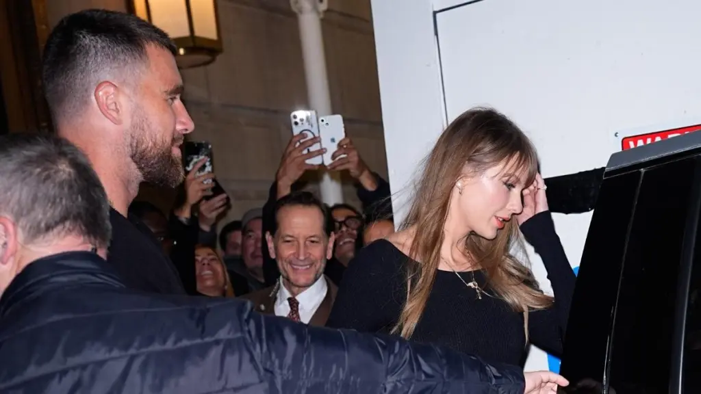 Taylor Swift Rewears $1,715 Pumps for Travis Kelce Date