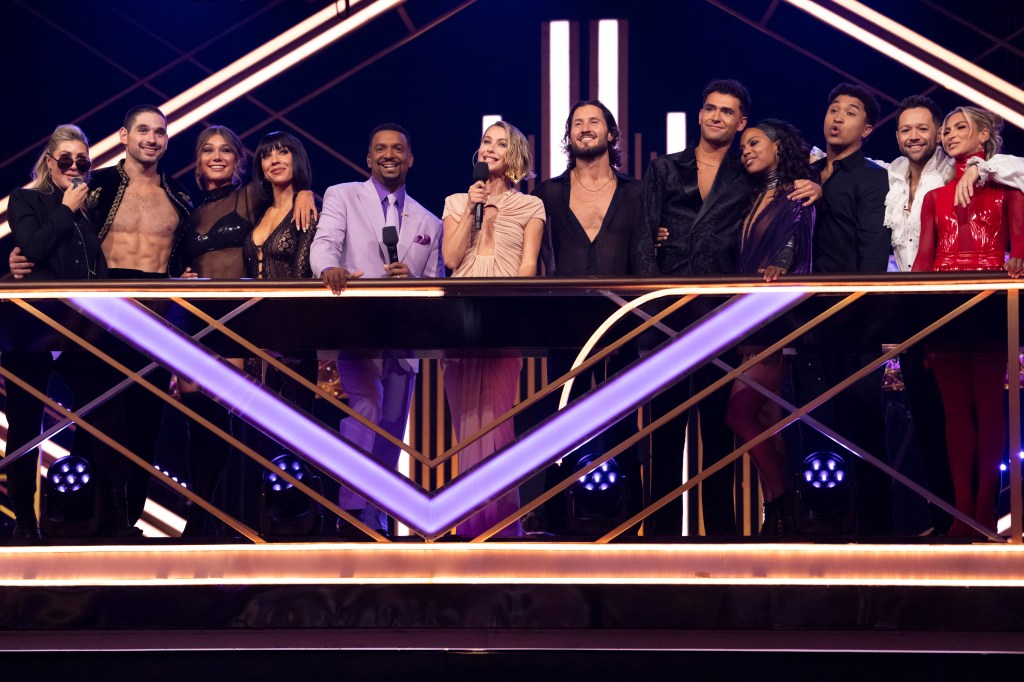 The hosts and pro dancers of Dancing with the Stars Season 34 posing together at the semi finals