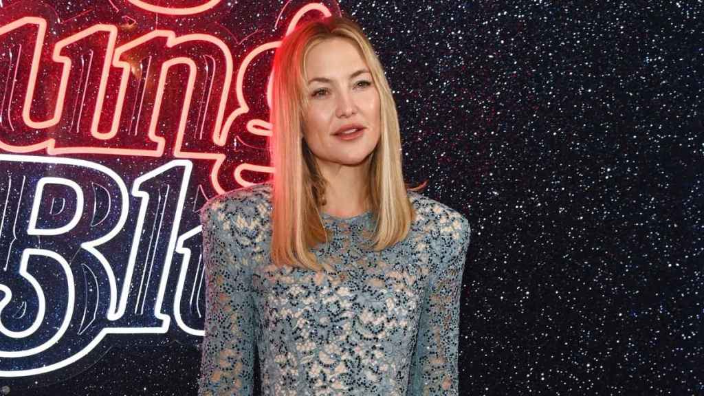 Kate Hudson's Lace Dress Is Completely See-Through