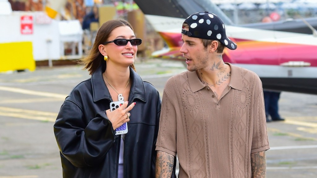 Justin Bieber's Reaction to Wife's Bikini Photos Goes Viral