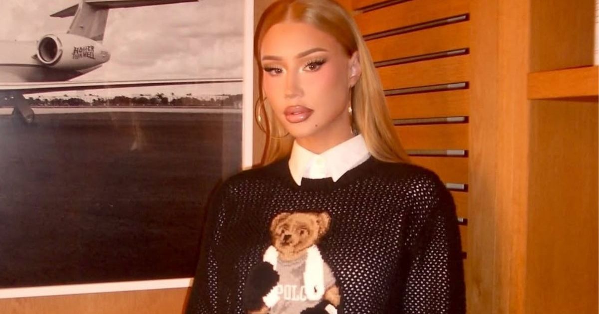 Iggy Azalea Wearing Mini-Skirt Is Impossible to Ignore