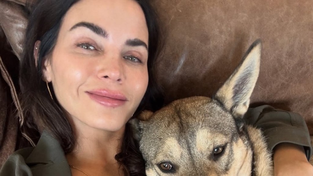 Jenna Dewan Turns Heads While Posing With Dog in Bed