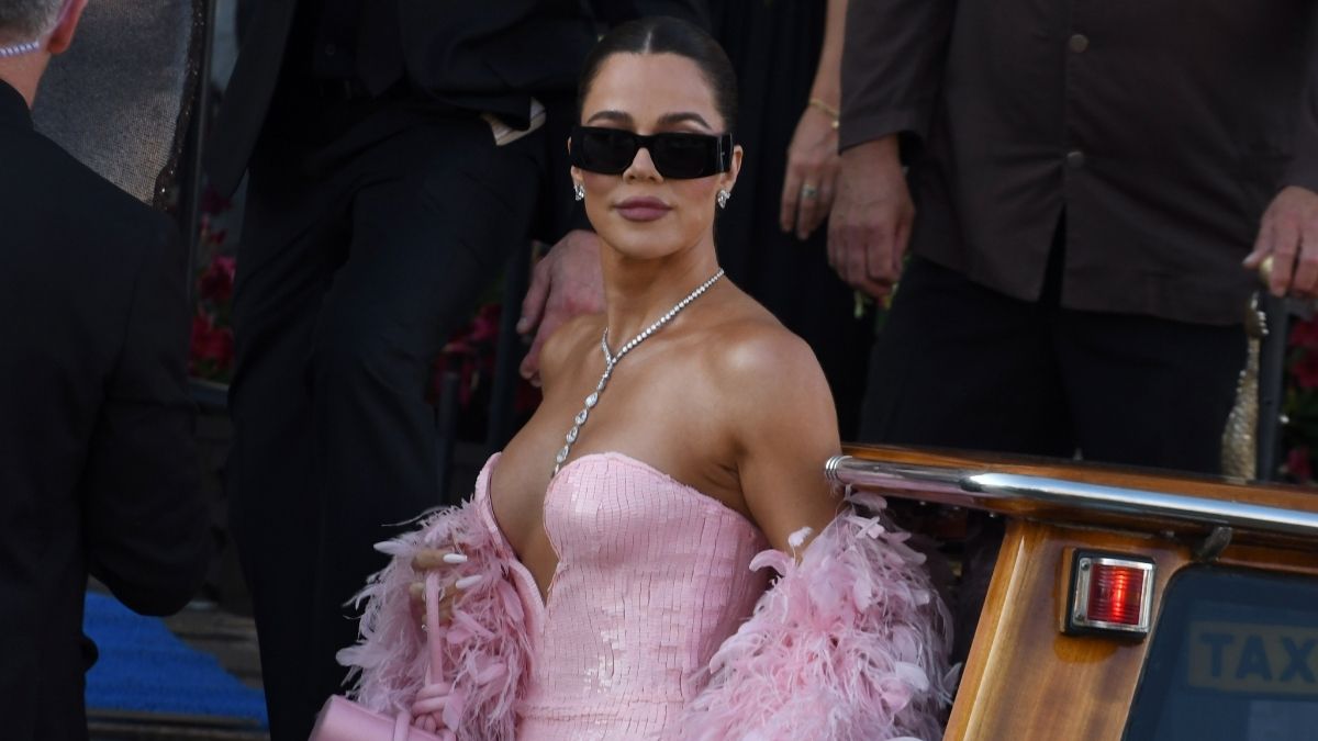 Photo: Khloe Kardashian in Sheer Lace Gown Is 'Beyond Stunning' - Reality  Tea