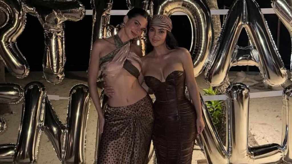 Kim Kardashian, Kendall Jenner