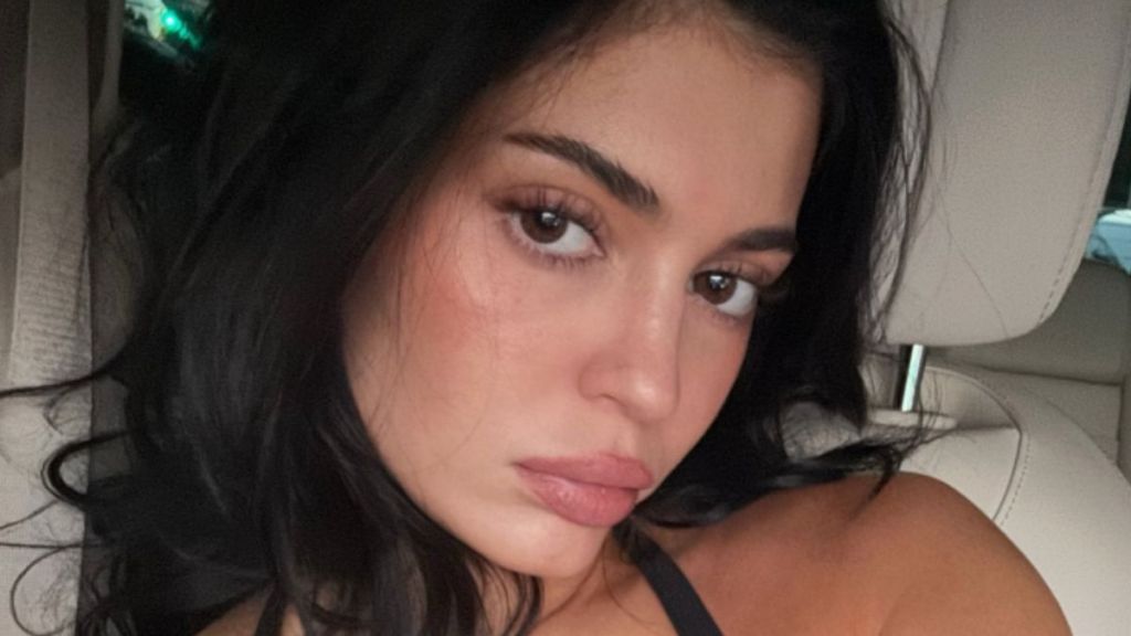 Kylie Jenner Posts One of Her Boldest Photos Yet From Her Bed