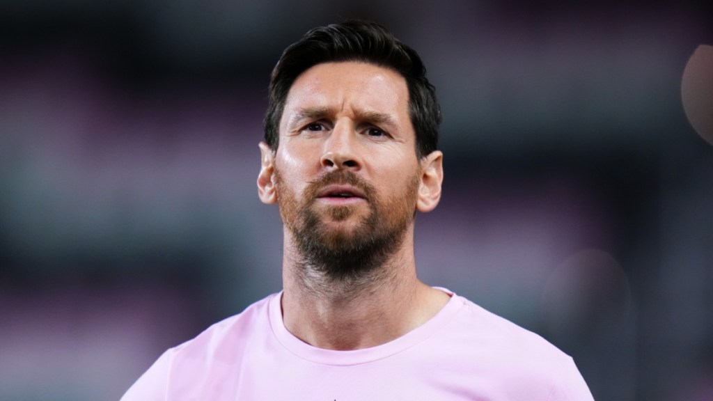 Fans React to Messi & His Mom's Interaction After Major Career Feat