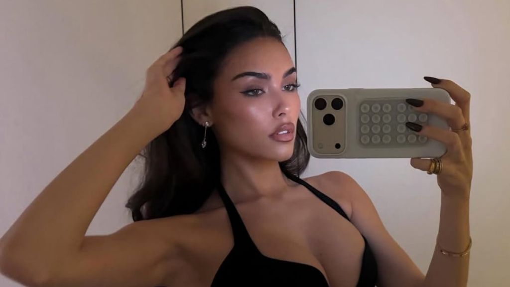 Madison Beer's Slinky Dress Photos Has Fans 'Obsessed'