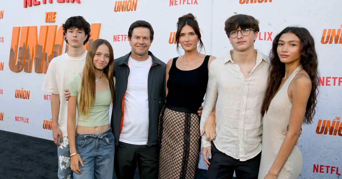 Mark Wahlberg’s 15-Year-Old Daughter Grace Hospitalized