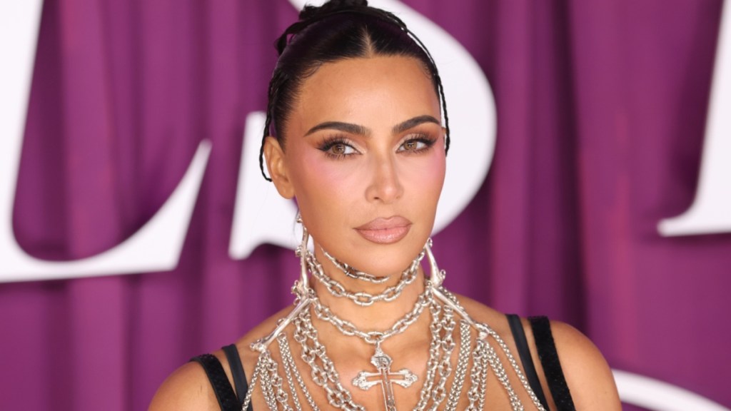 Kim Kardashian's Body Paint Look Is 'Hot'
