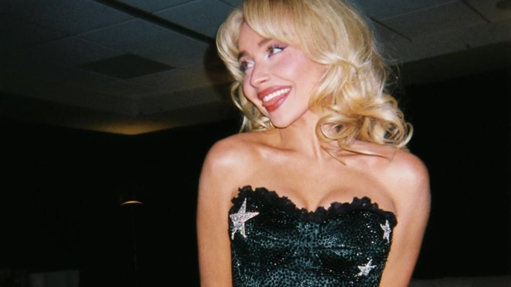 Sabrina Carpenter Is an 'Icon' in Hollywood Bodysuit