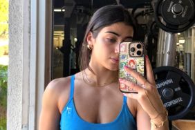 Sara Saffari's Toned Bra Steals the Spotlight in Bra Look