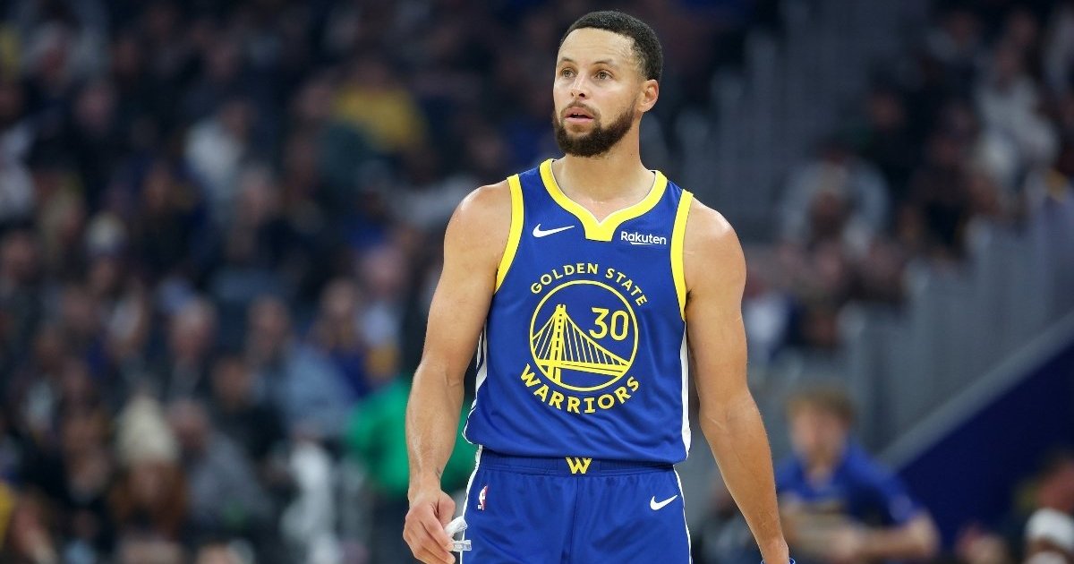 Fans React to Step Curry’s ‘Shooting the Moon’ Billboard