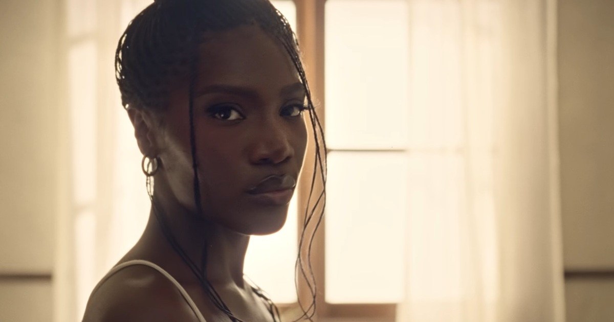 The Bear Star Gets Lap Dance From Doechii