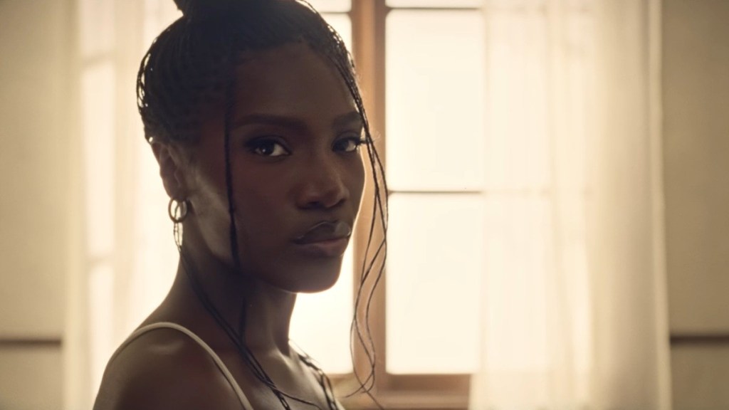 The Bear Star Gets Lap Dance From Doechii