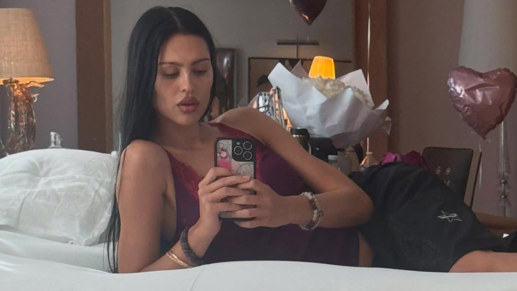 Amelia Gray's Smoldering Photos Will Make You Look Again & Again