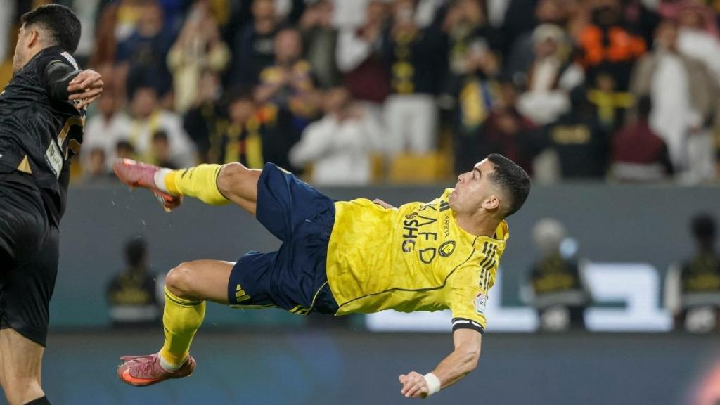 Cristiano Ronaldo Stuns Fans With Bicycle Kick for Al-Nassr