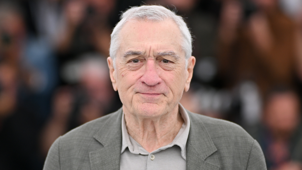 Robert De Niro’s Girlfriend Sulking Because of His Schedule — Source