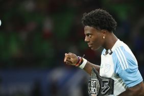 IShowSpeed Reacts to Canadian League's Snow Football