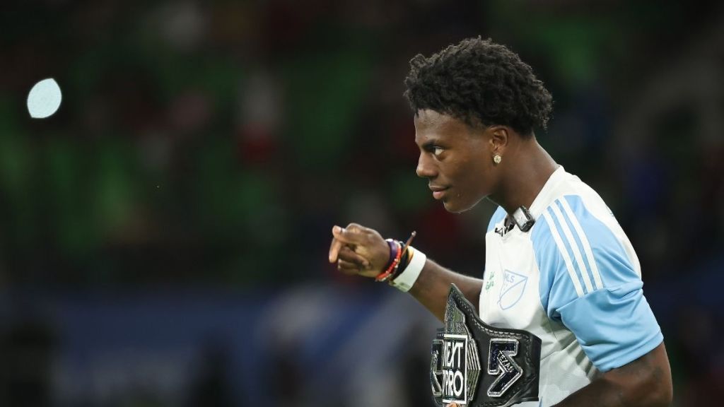 IShowSpeed Reacts to Canadian League's Snow Football