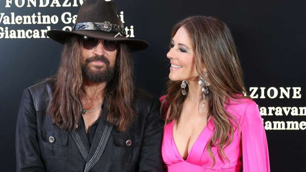 Elizabeth Hurley & Billy Ray Cyrus Don’t Talk ‘Daily’ — Source