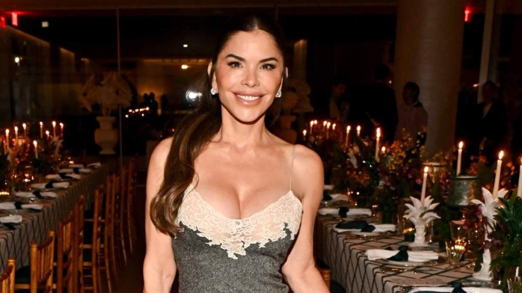 Lauren Sanchez's Minidress Photos Turn up the Flirt Factor